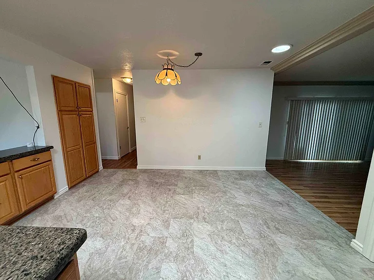153 Waterglen Cir — Photo 4