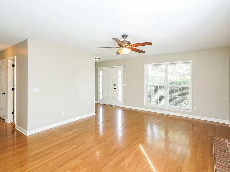 2817 Sutherland Dr — Photo 4