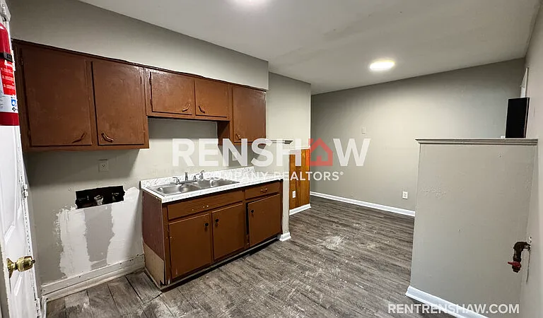 1072 S Willett St — Photo 6