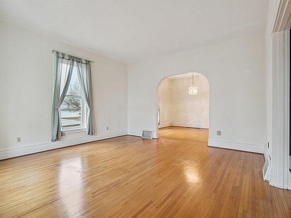 5th image of 200 E Butler St