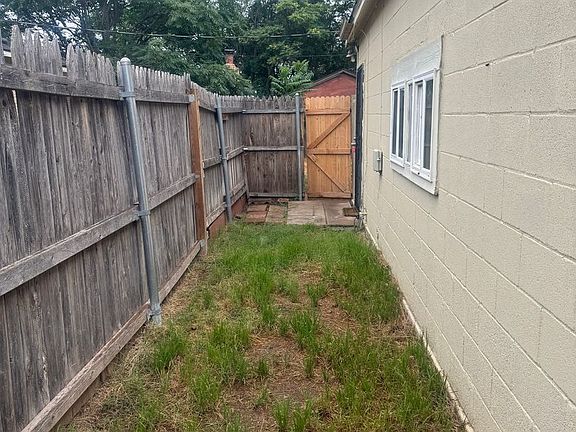 4th image of 1011 S Milam St