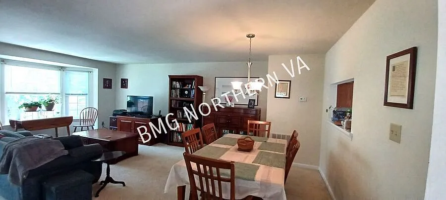 Exquisite 3 Bedroom 2/2 Bath Brick End Row Townhome In Kingstonwne — Photo 4