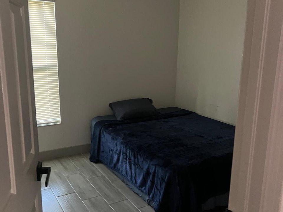 2nd image of 1115 8th St