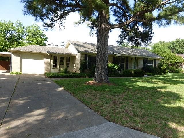 1st image of 1001 Woodlawn St