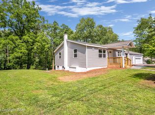 111 Upper Grandview Rd, Cresco, PA 18326