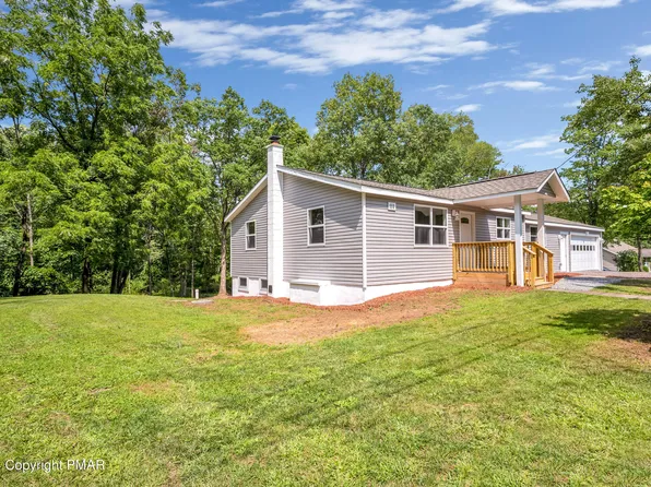 111 Upper Grandview Rd, Cresco, PA 18326