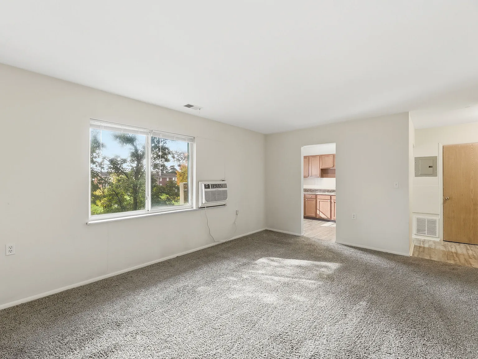 Pin Oak Manor Apartments — Photo 2