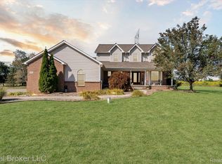 6097 High Valley Dr, White Lake, MI