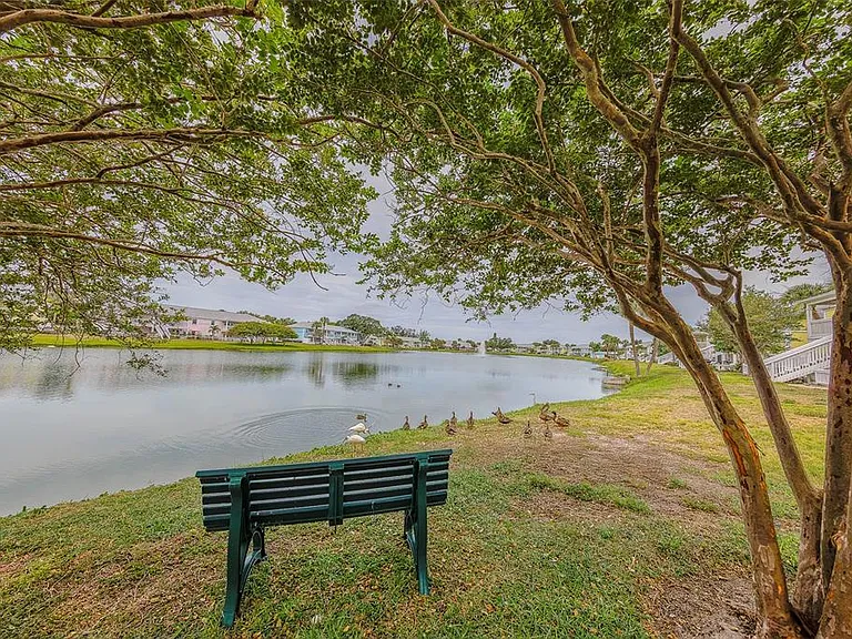 222 Pompano Dr SE #H — Photo 31