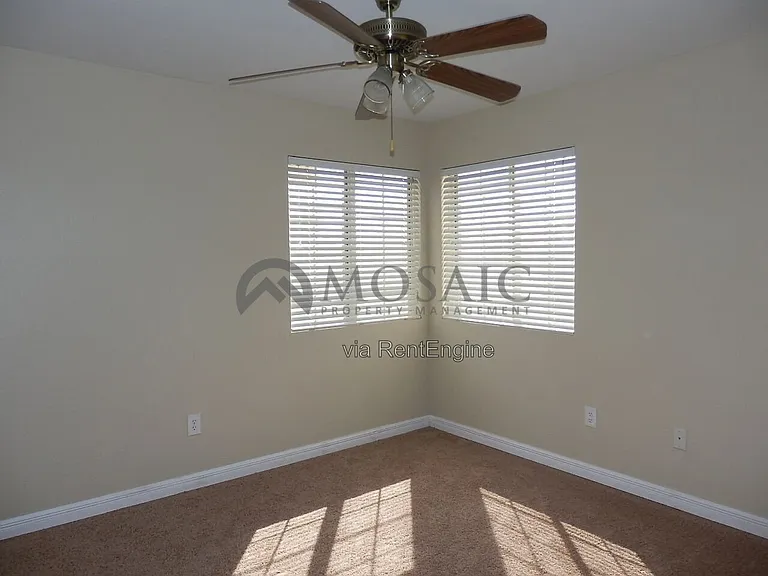 2106 E Briarwood Ter — Photo 14