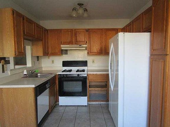 4720 Boxwood Pl P160D64 kitchen