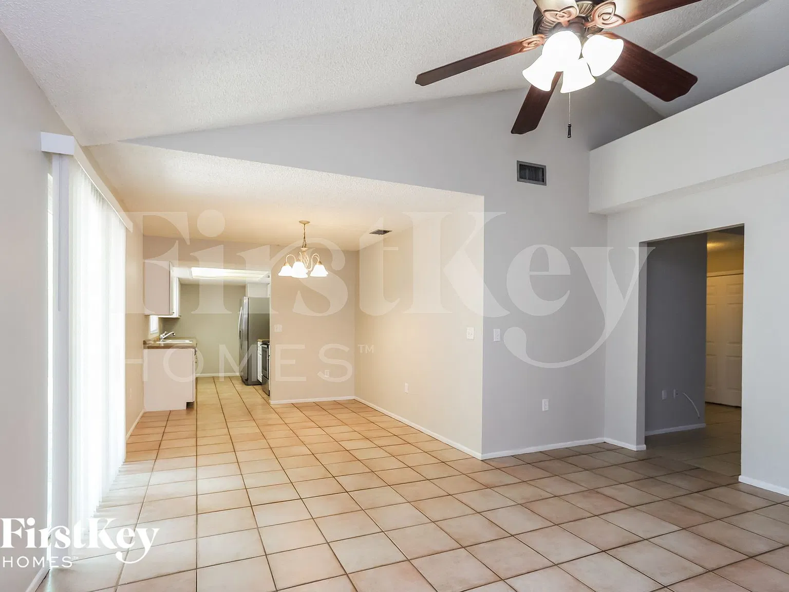 3 bed, 2.0 bath, 1692 sqft, $2,310 — Photo 3