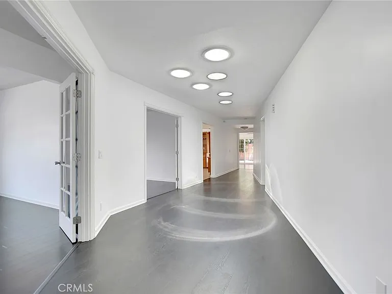 1015 E Walnut Ave — Photo 6