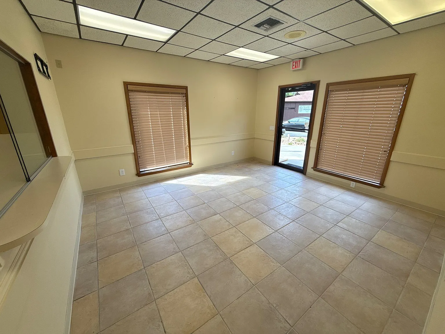 Studio, 2.0 bath, 1360 sqft, $2,132 — Photo 2