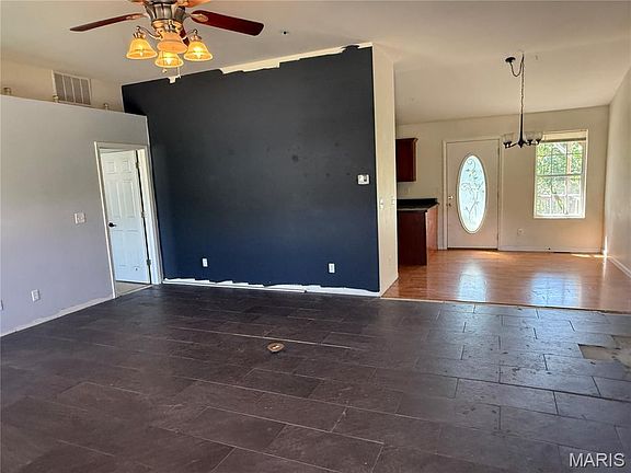 3rd image of 16531 Hoyt Ln