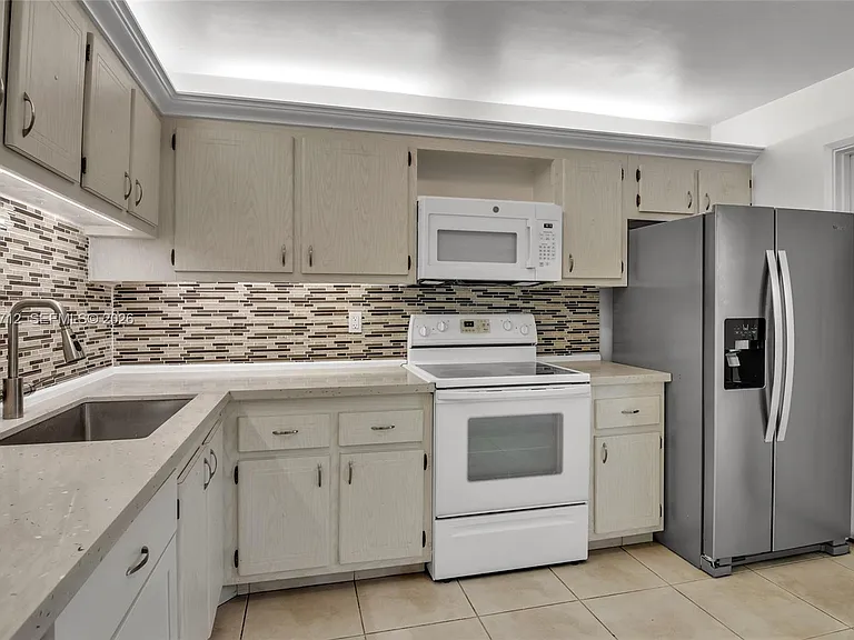 1000 NE 14th Ave #503 — Photo 3