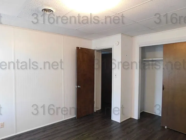 Skelly Building Apartments — Photo 7