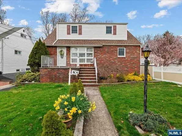 28 Bertolotto Ave, Little Ferry, NJ 07643