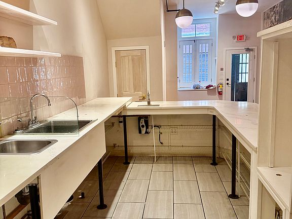 4th image of 216 Church St