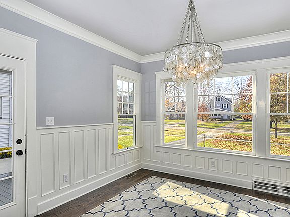 5th image of 1295 Manor Park Ave
