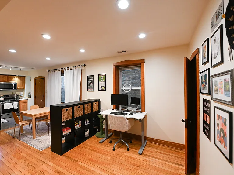 1110 N Oakley Blvd #G — Photo 5