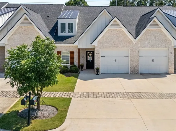 520 Cloverdale Dr, Auburn, AL 36830