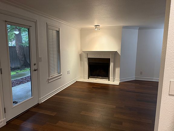 3rd image of 4316 W Lake Sammamish Pkwy SE APT 103