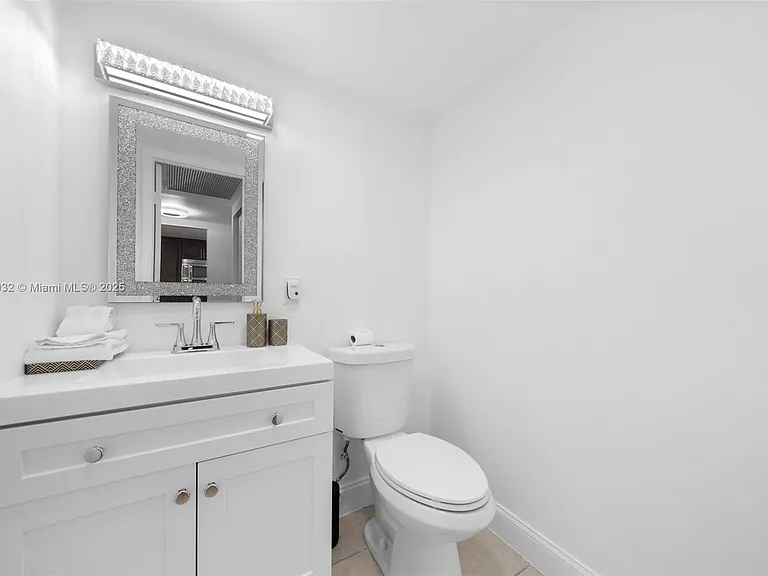 401 Golden Isles Dr #406 — Photo 11