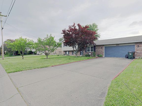 3rd image of 6391 Hollyberry Ln