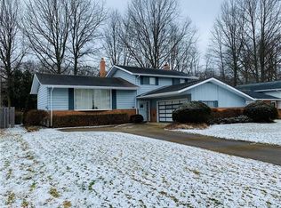 5200 Devon Dr, North Olmsted, OH