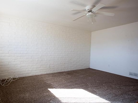 3rd image of 5762 S Catalina Ave