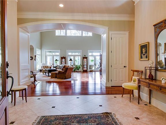 5th image of 8 Planters Wood Dr