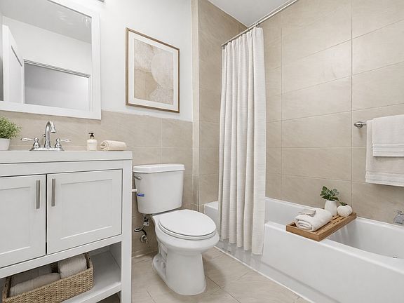 2nd image of 512 11th St #1L