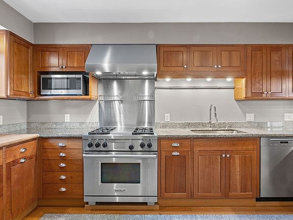 4th image of 18 Driftwood Ln