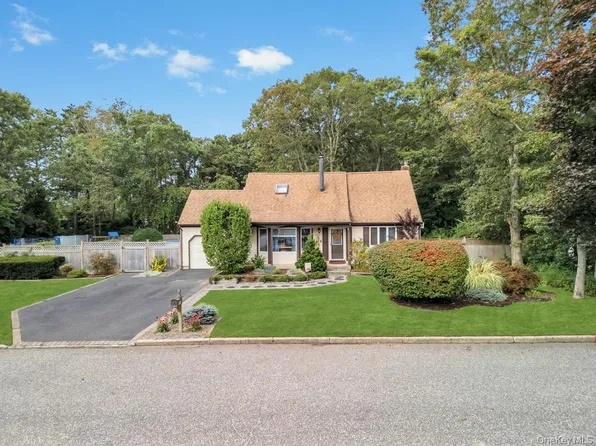 342 Oakland Avenue, Miller Place, NY 11764