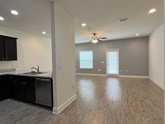 3rd image of 151 Iron Horse Dr E
