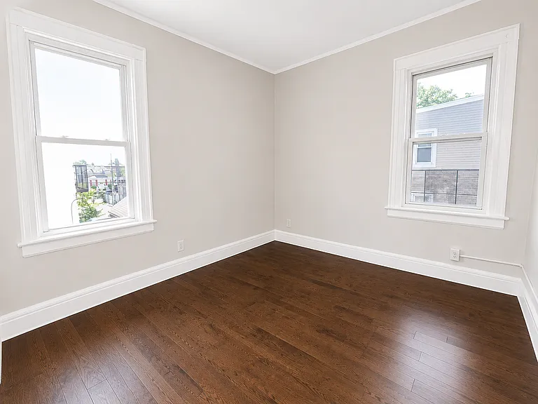 13-15 McKay Ave #2L — Photo 10