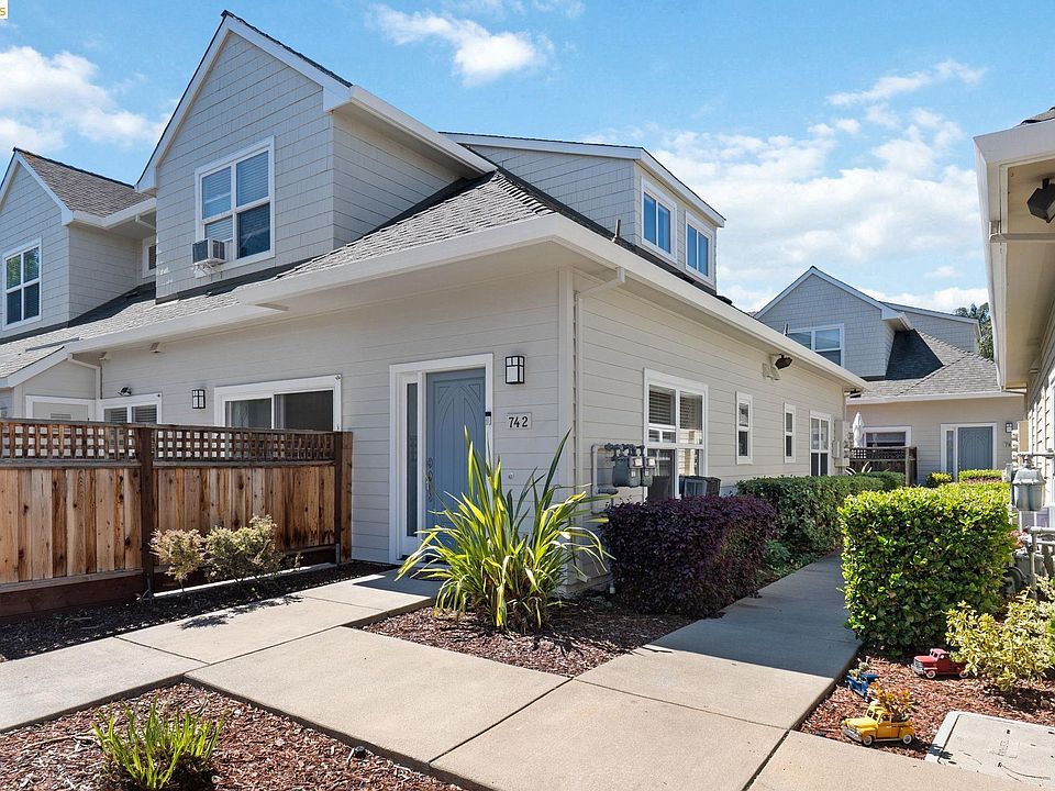 1st image of 742 Cottage Ct
