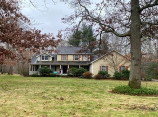 140 Beauchamp Dr, Saunderstown, RI 02874