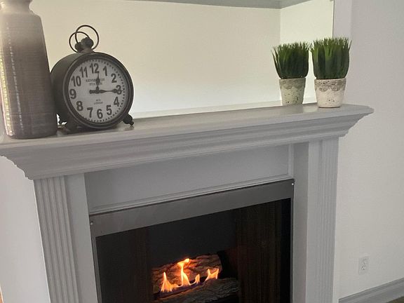 Gas Fireplace w/ Mantle and Mirror