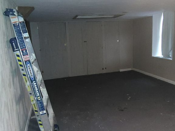 3rd image of 805 S Ironwood Dr