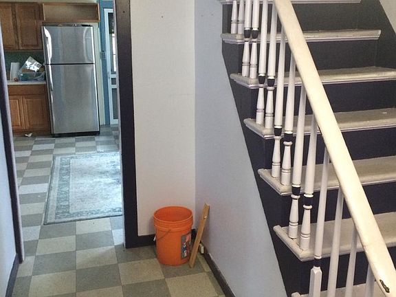 Front Entry/Stairway