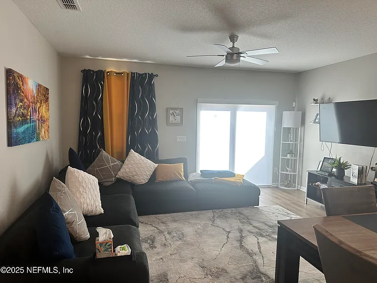 9804 Fiddleback Ln — Photo 12