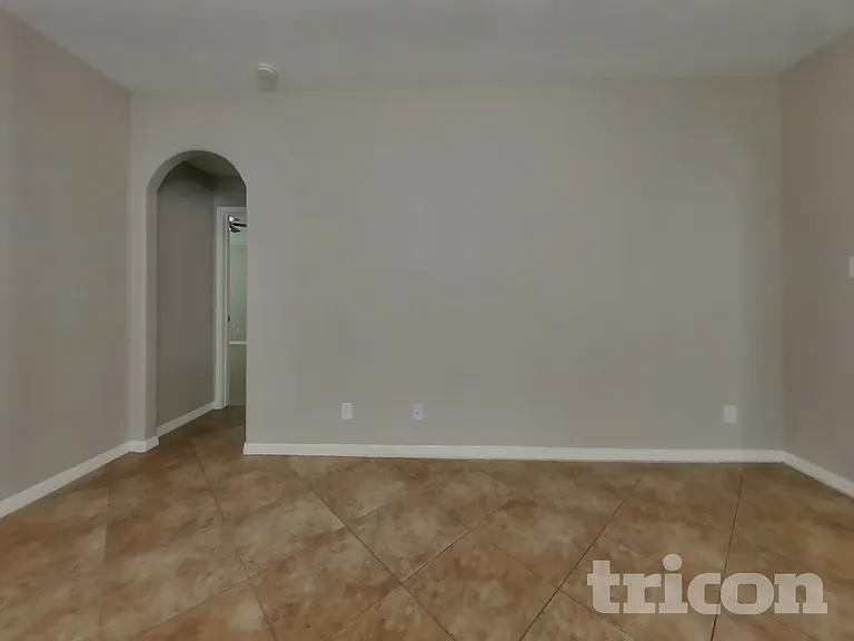 715 Pequin Rd — Photo 2