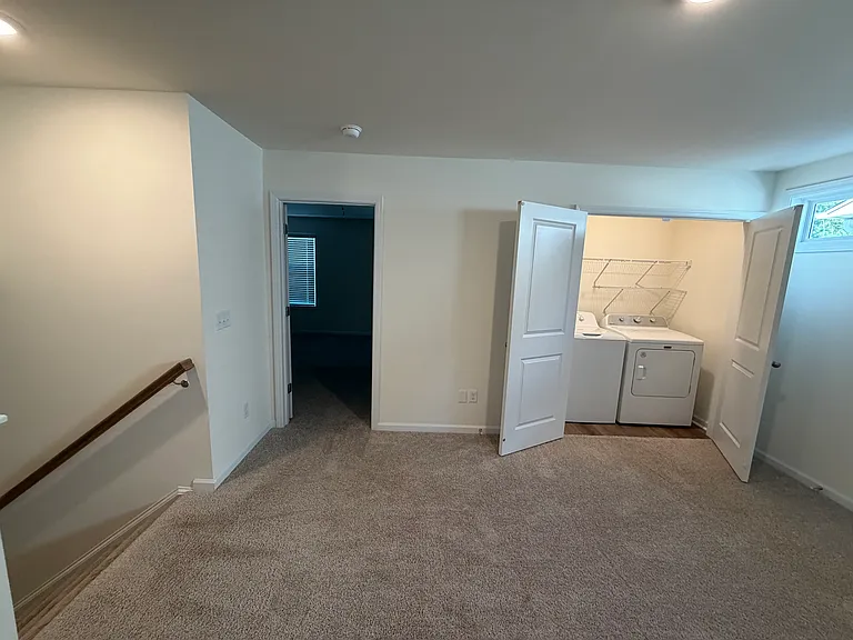 1102 Silverbend Trl — Photo 23