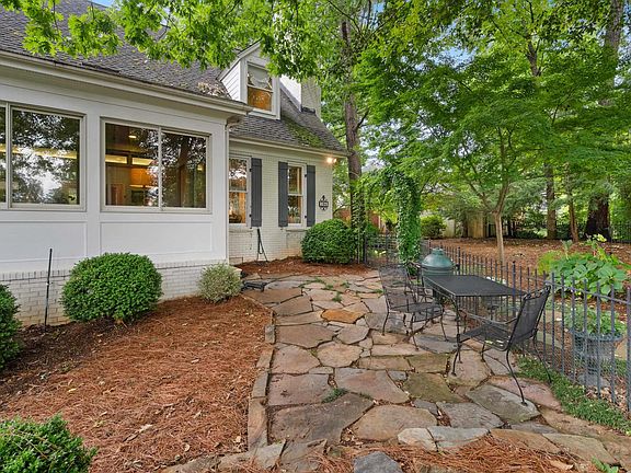 5th image of 104 Hidden Hills Dr