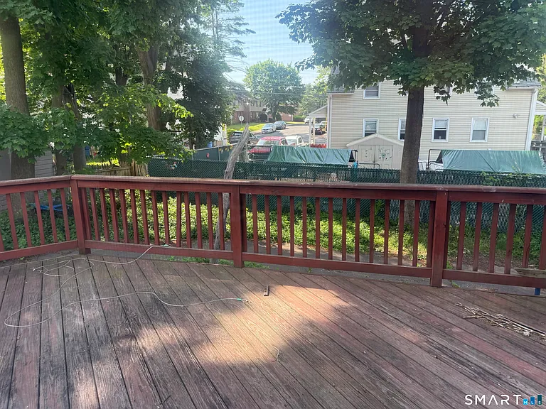 10 Bank St — Photo 15