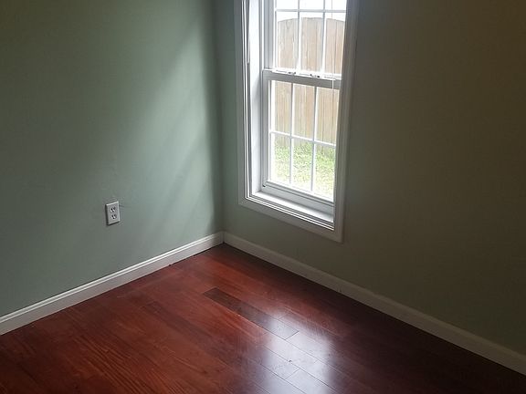 5th image of 1103 Douglas St