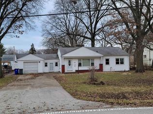 20 Greenridge Dr, Decatur, IL 62526