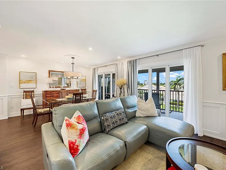 555 Park Shore Dr #B-408 — Photo 10